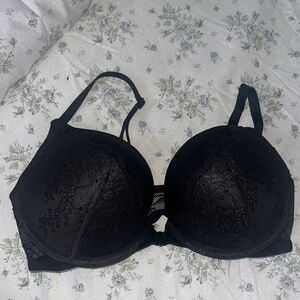 Victoria’s Secret Elegant Black Lace Bra
